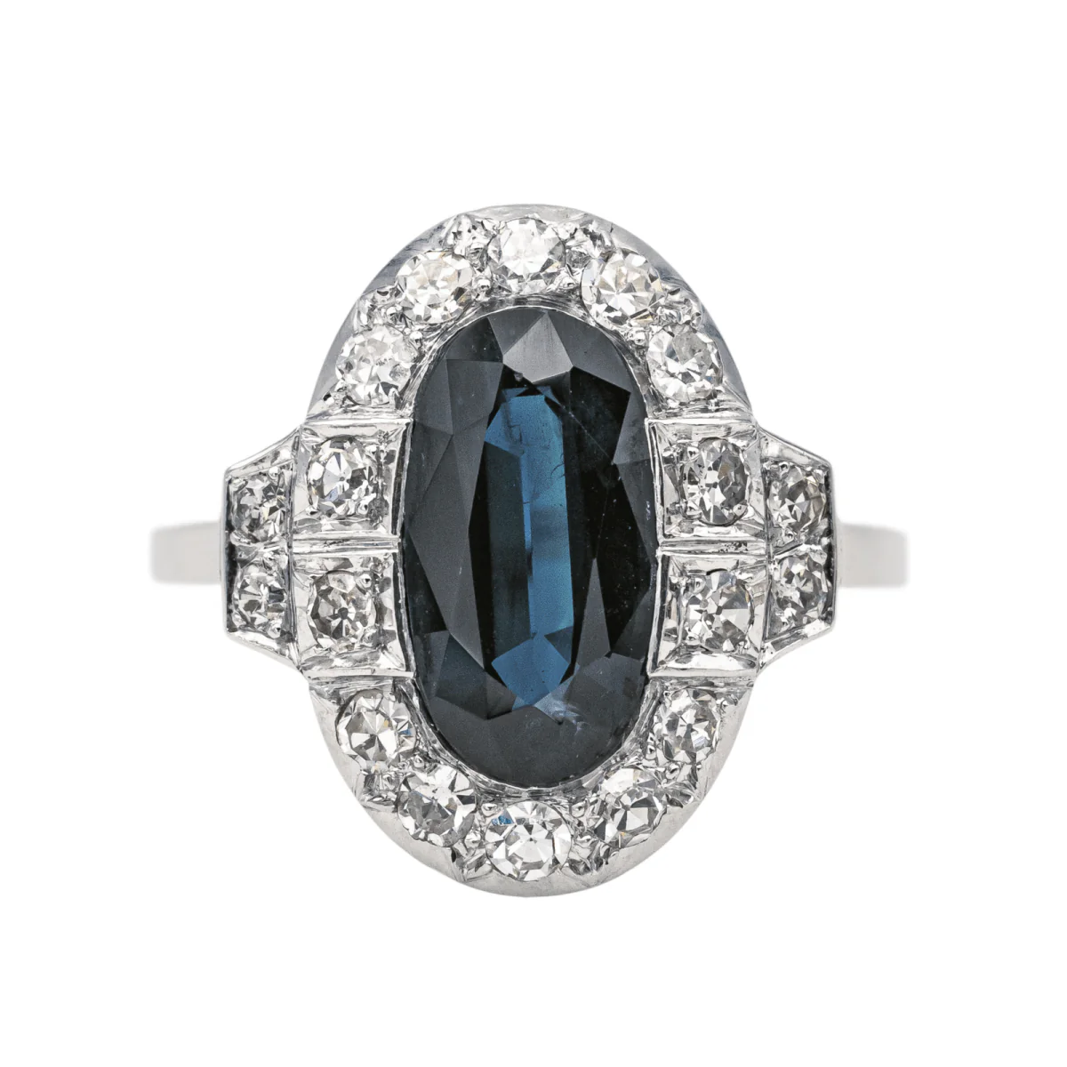 Bague Pompadour en platine, saphir et diamants