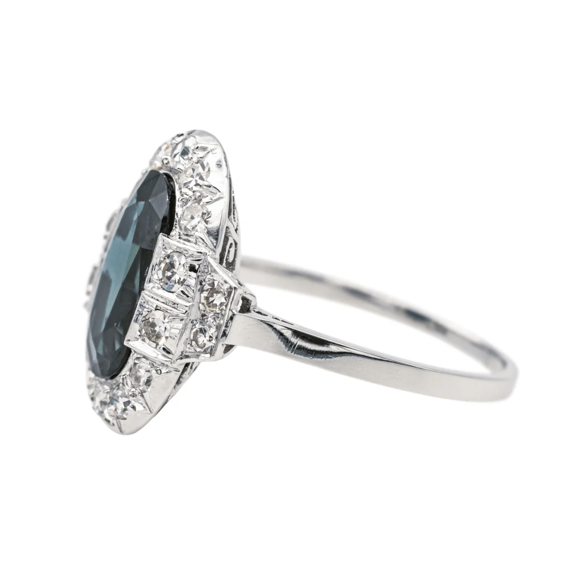 Bague Pompadour en platine, saphir et diamants - Image 4
