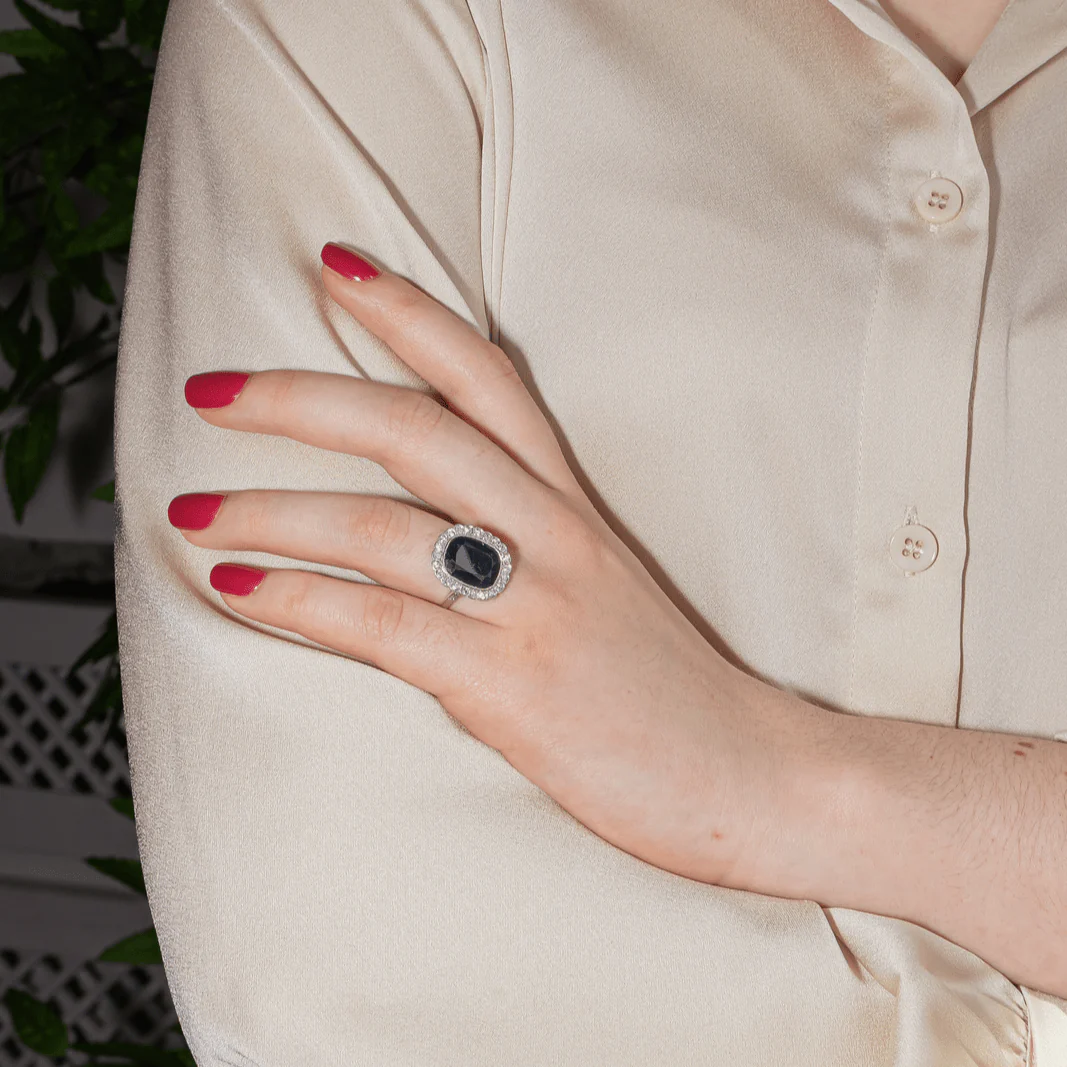 Bague Pompadour en platine, saphir et diamants - Image 2