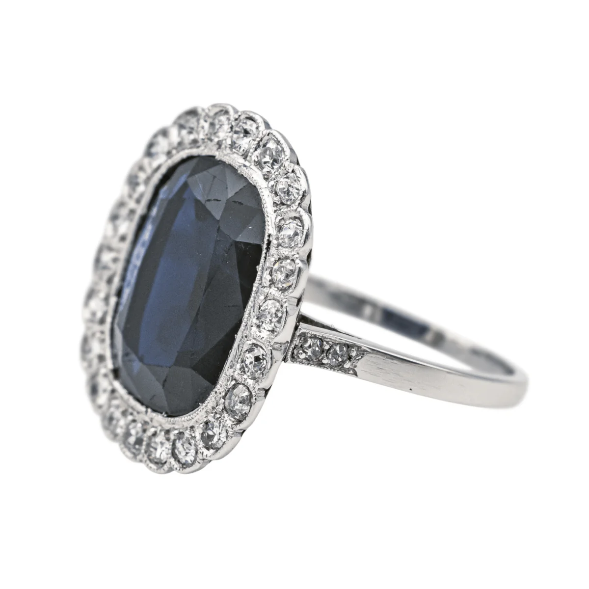 Bague Pompadour en platine, saphir et diamants - Image 4