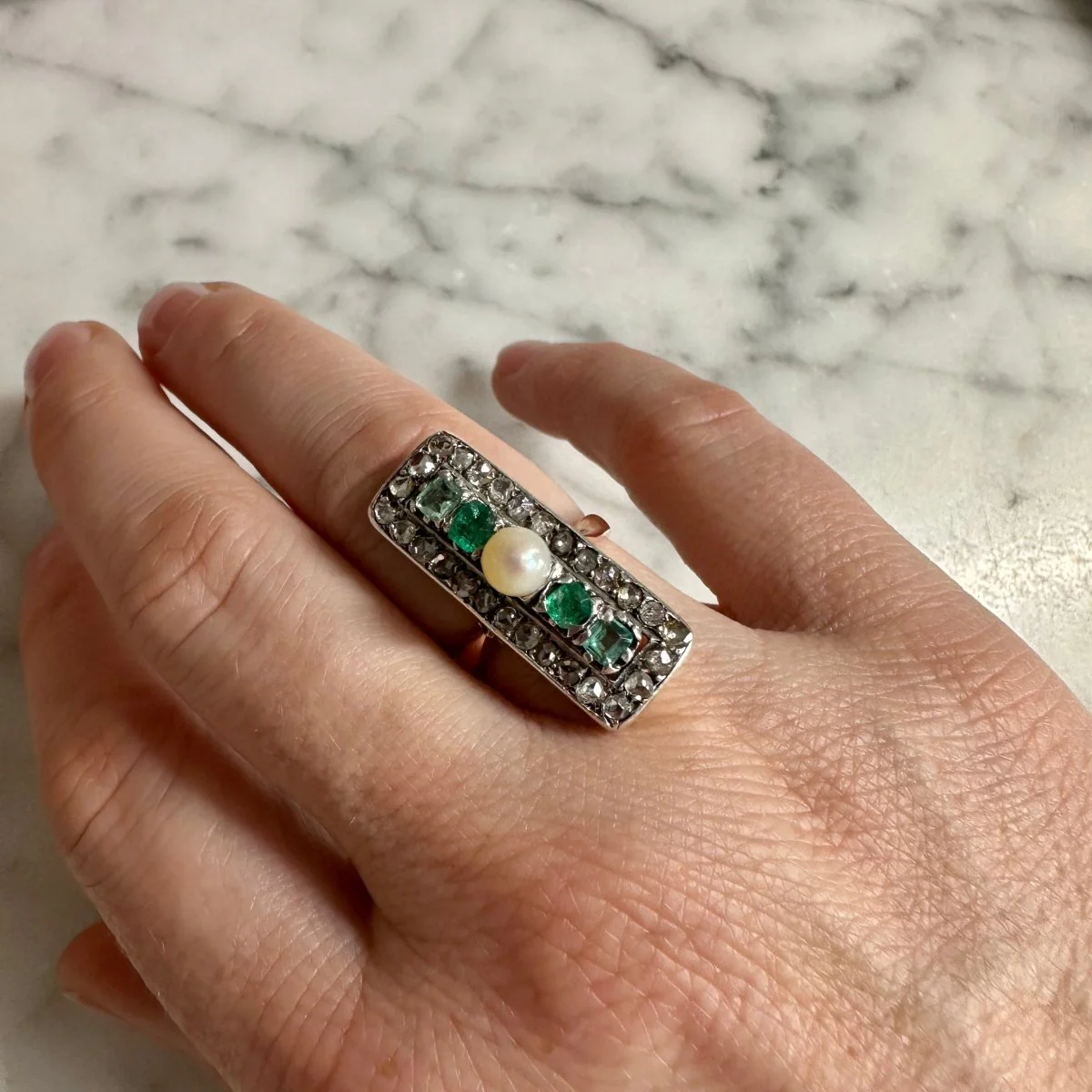 Bague en argent, or rose, perle et émeraudes - Image 2