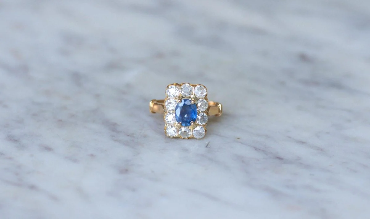 Bague Rectangulaire Saphir 1,10 Cts et Diamants - Image 2
