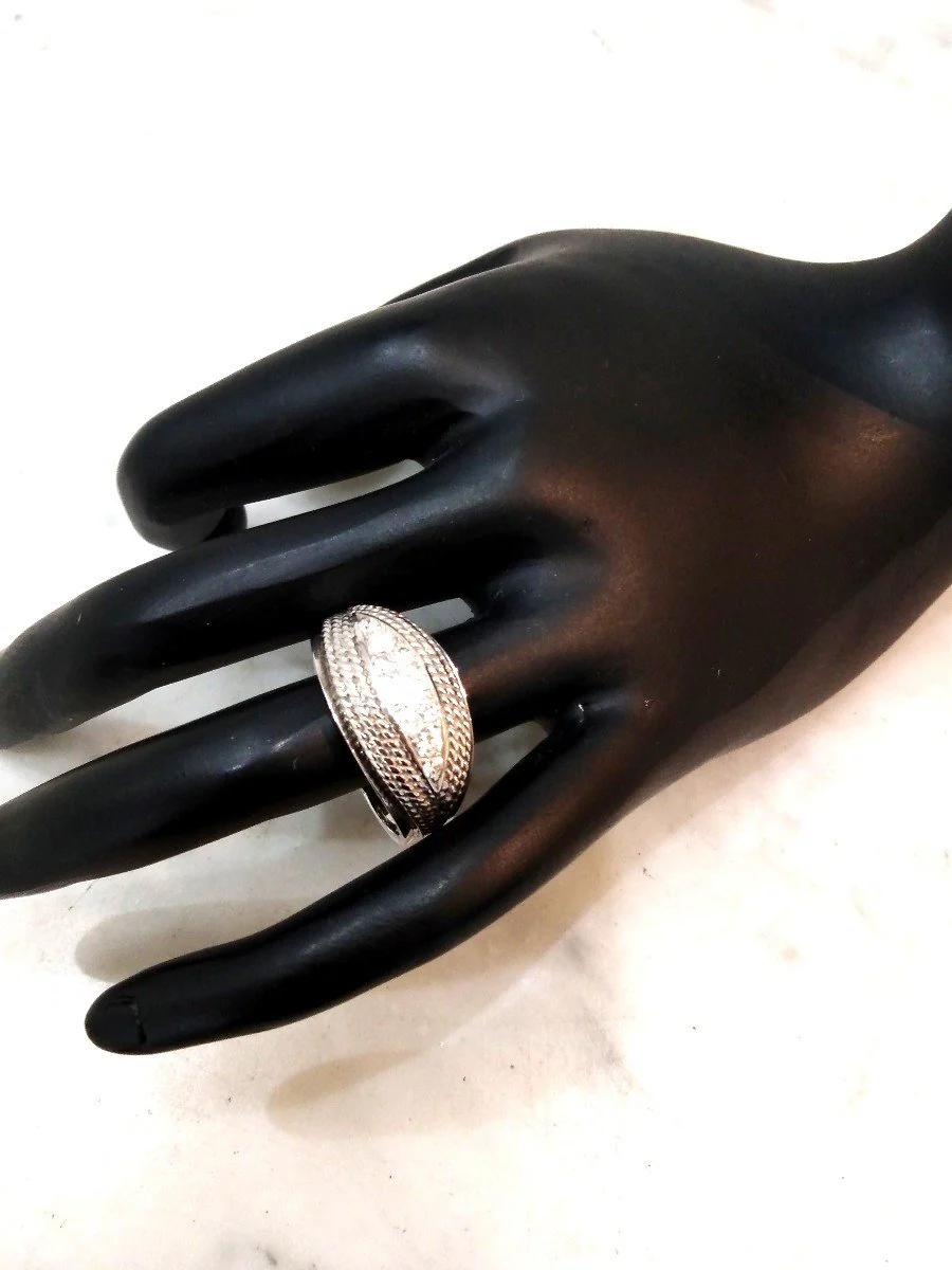 Bague Dôme en or blanc et diamants - Image 2