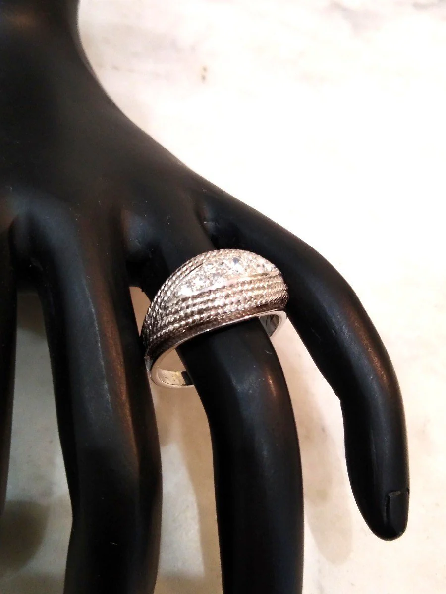 Bague Dôme en or blanc et diamants - Image 5