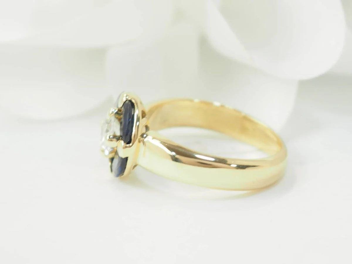 Bague Entourage en or jaune, saphirs et diamants - Image 7