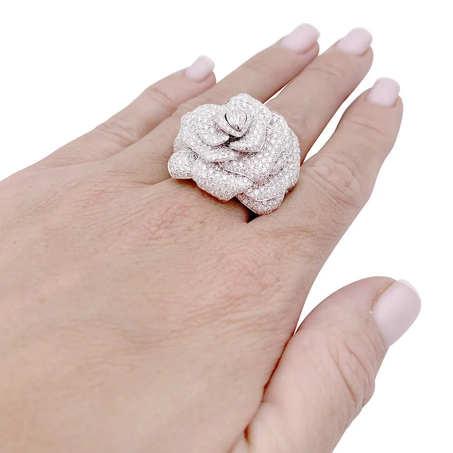 Bague Rose en or blanc et diamants. - Image 3