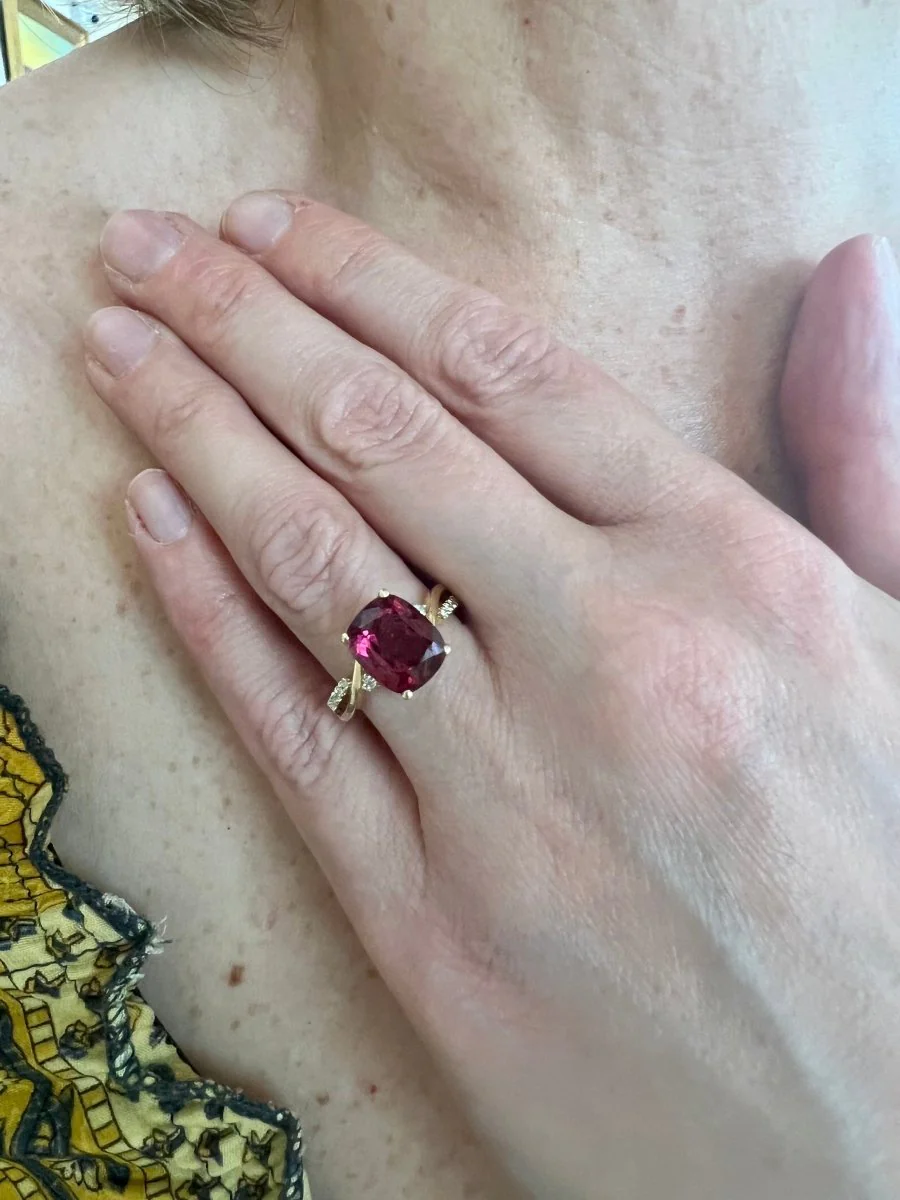 Bague Rubellite 4.16 Carats Diamants Or Jaune 18 Carats - Image 4