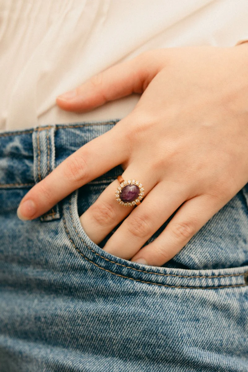Bague Pompadour en or jaune et rubis - Image 3