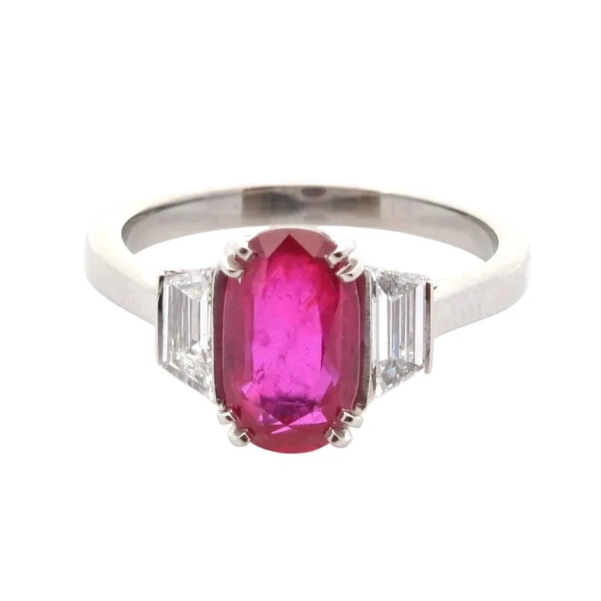Bague Trilogie en platine, rubis et diamants