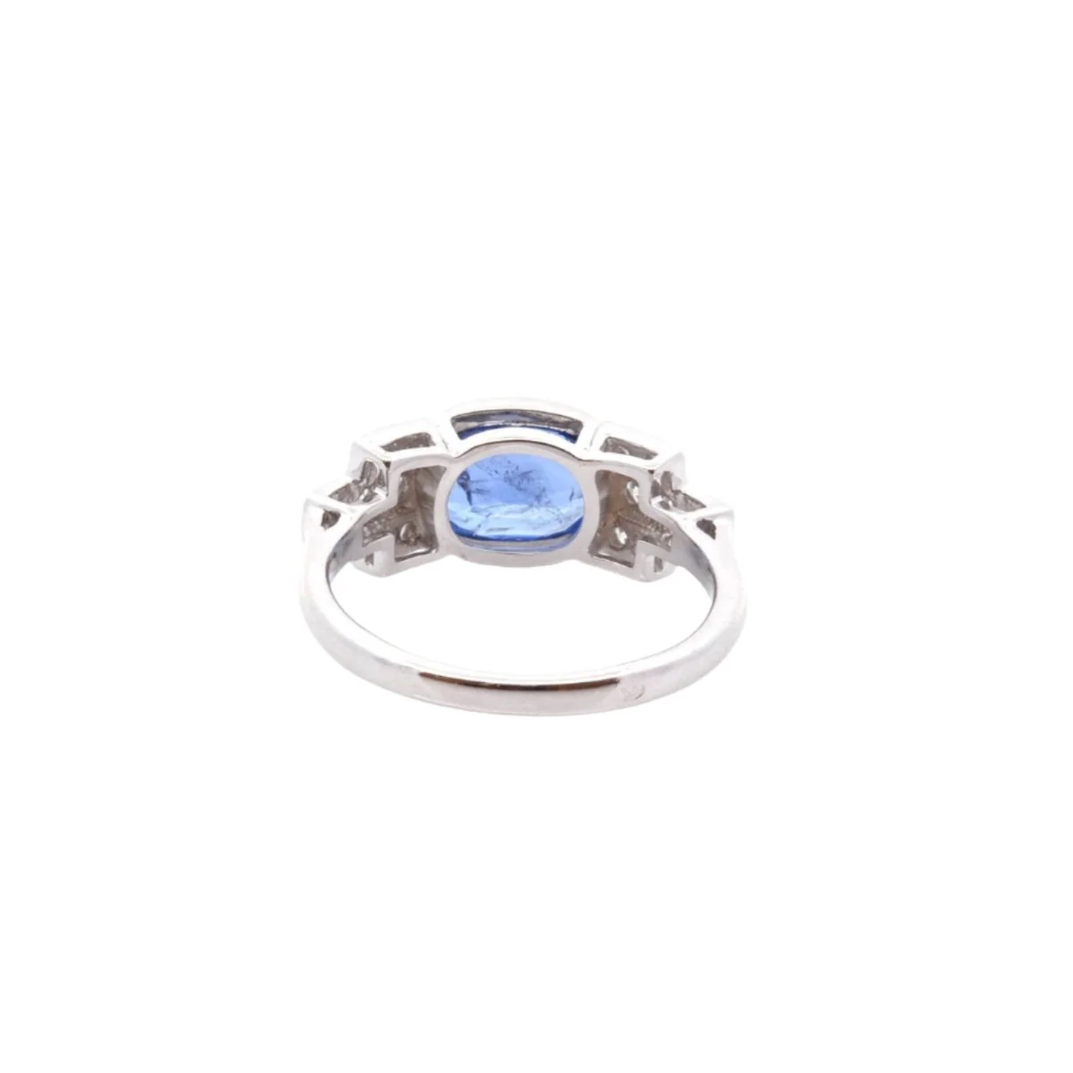 Bague en or blanc, saphir et diamants - Image 4