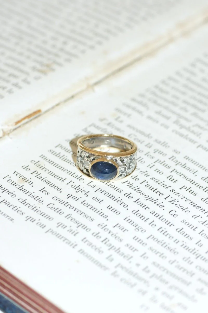 Bague Saphir Cabochon et Diamants sur Or jaune et Argent