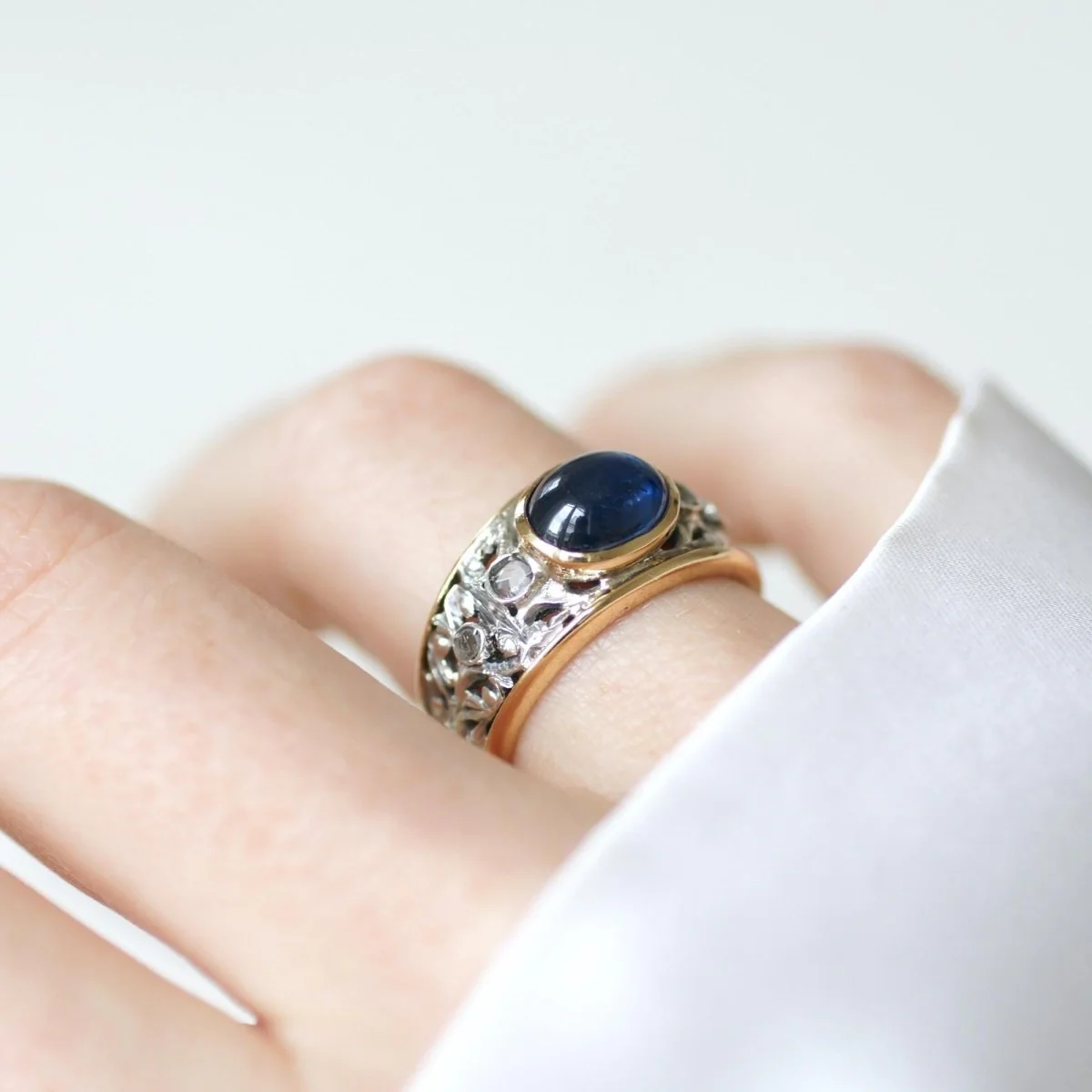 Bague Saphir Cabochon et Diamants sur Or jaune et Argent - Image 10