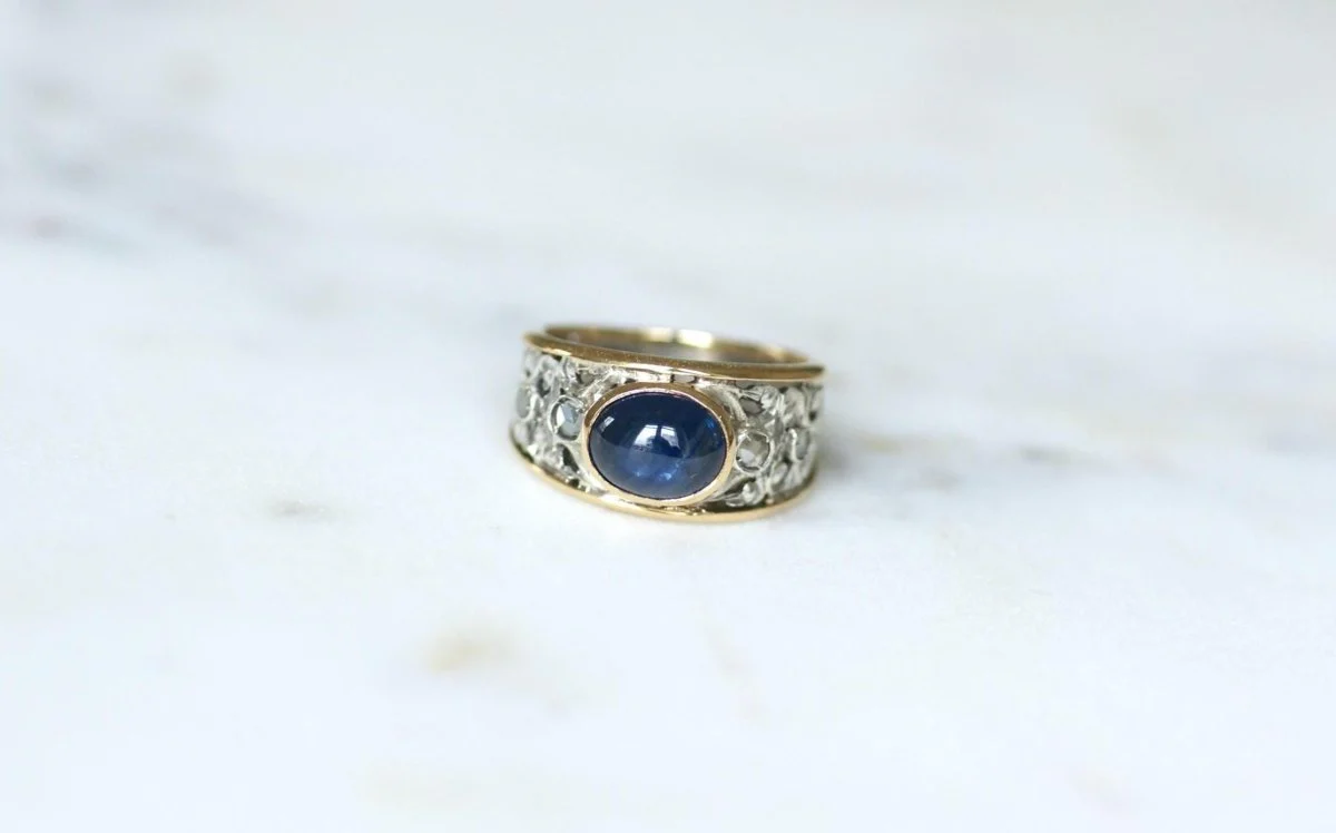 Bague Saphir Cabochon et Diamants sur Or jaune et Argent - Image 2