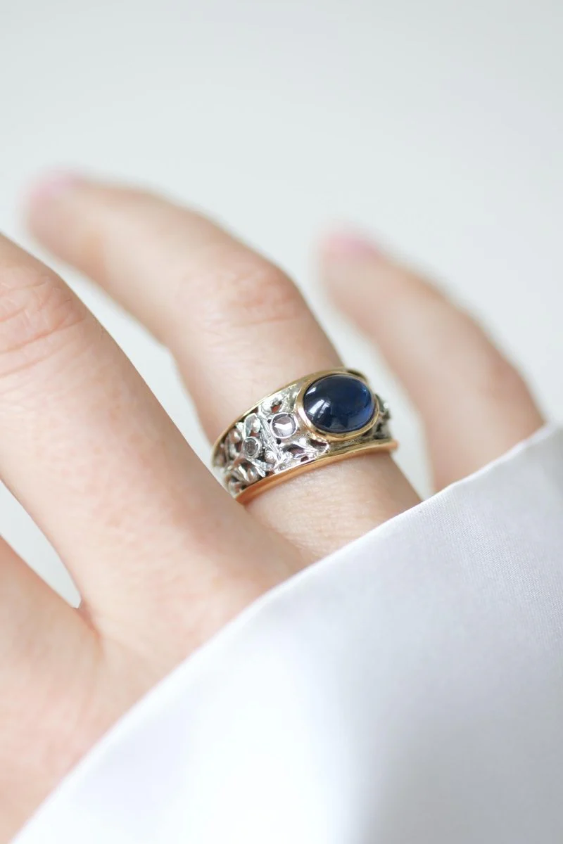 Bague Saphir Cabochon et Diamants sur Or jaune et Argent - Image 3