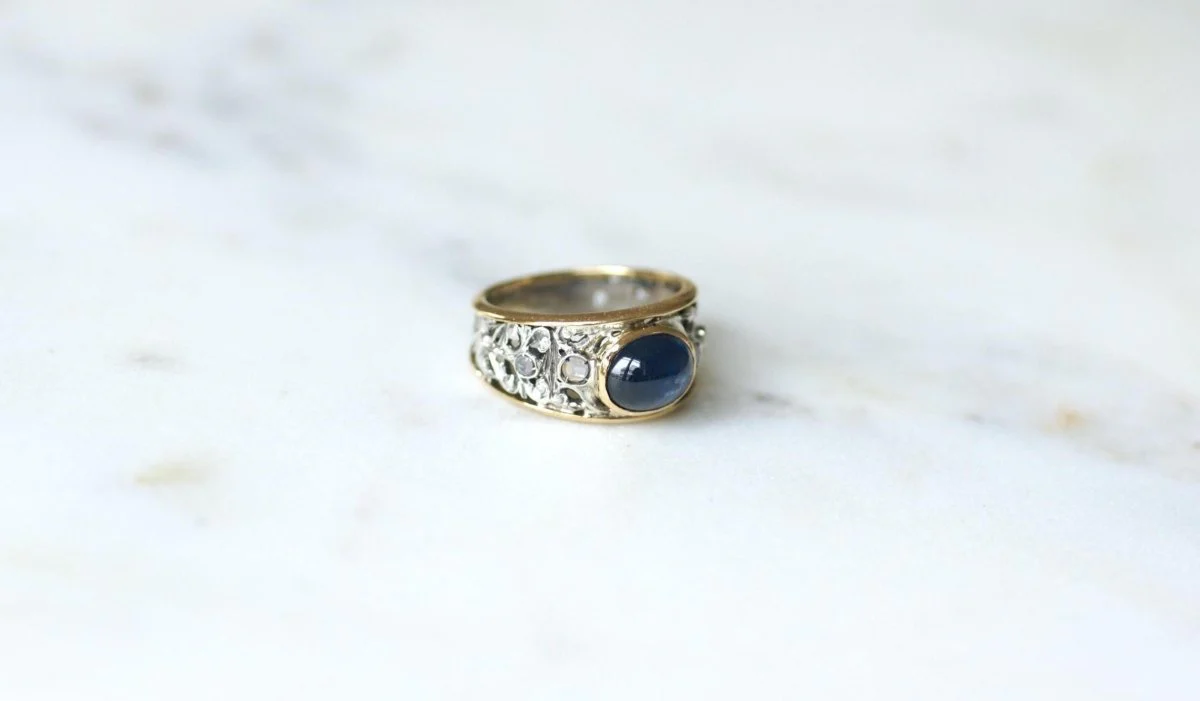 Bague Saphir Cabochon et Diamants sur Or jaune et Argent - Image 6