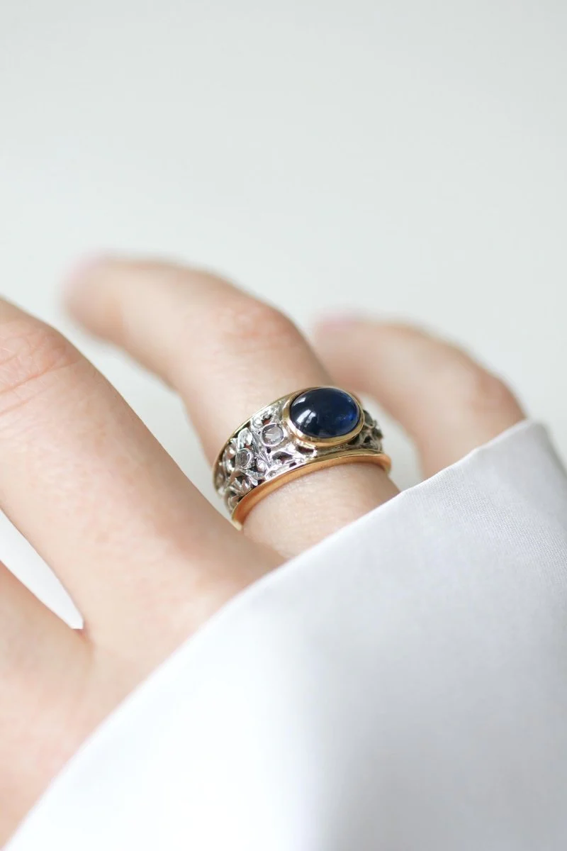 Bague Saphir Cabochon et Diamants sur Or jaune et Argent - Image 7