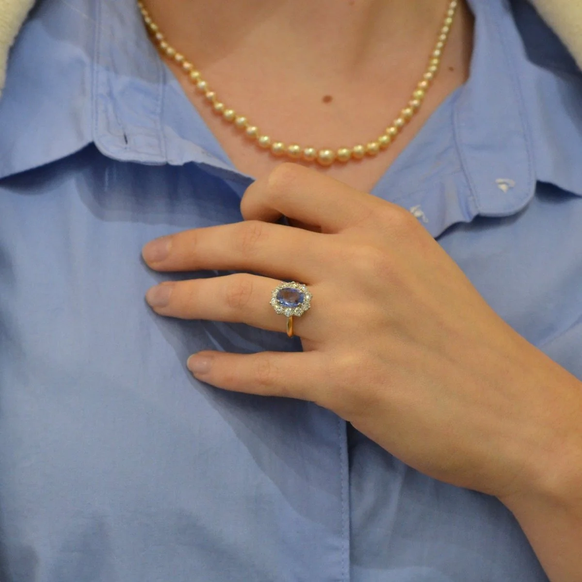 Bague en or jaune, platine, saphir et diamants - Image 2