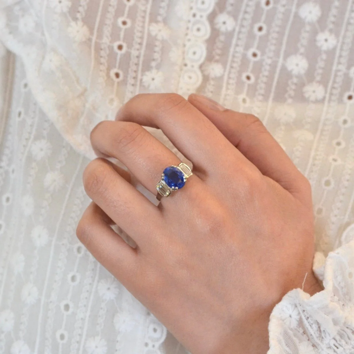 Bague en saphir et diamants - Image 2