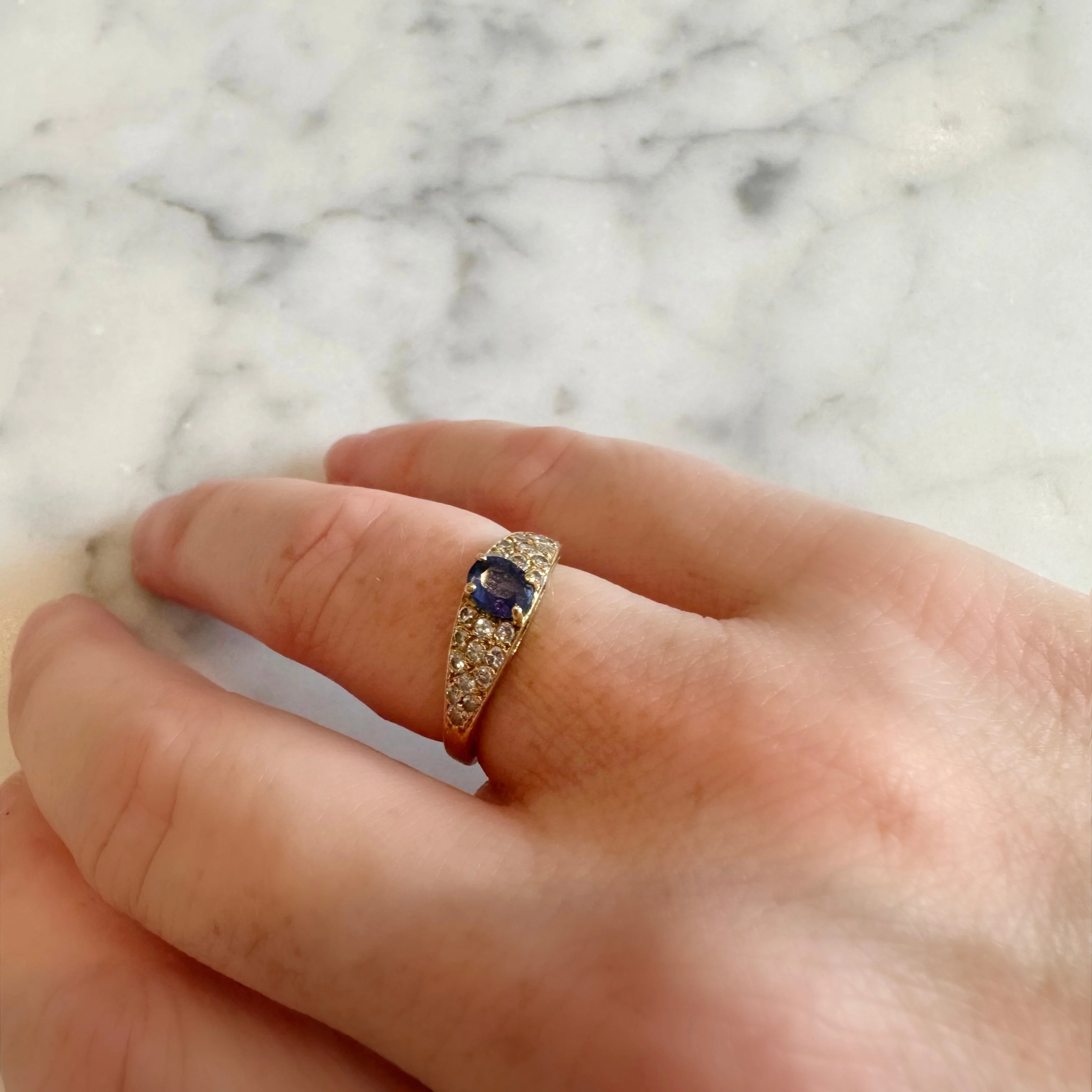 Bague en or jaune et or gris avec saphir et diamants - Image 2