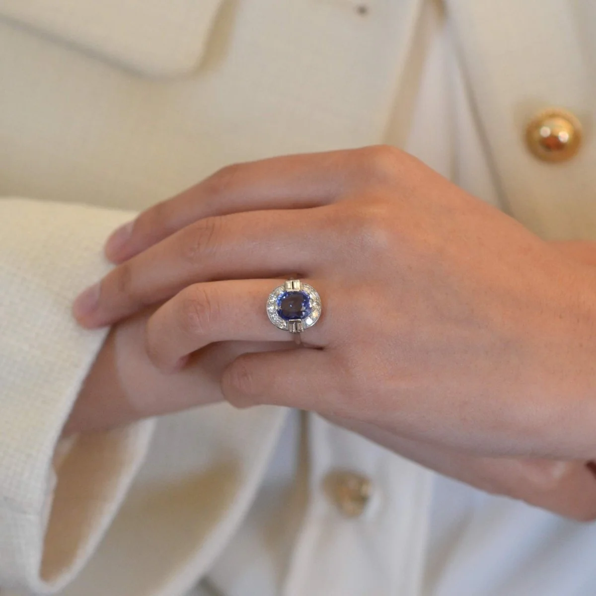 Bague Marguerite en platine, saphir et diamants - Image 2
