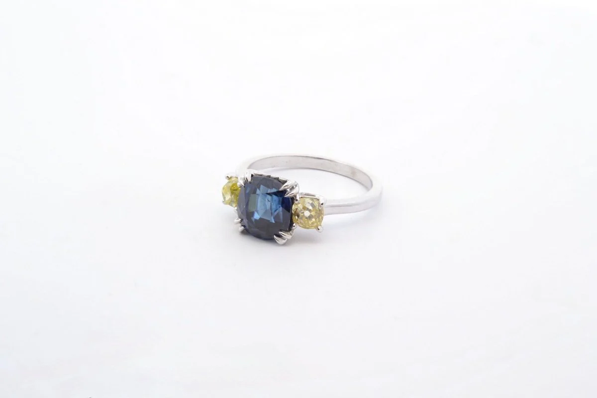 Bague saphir et diamants jaunes en platine - Image 2