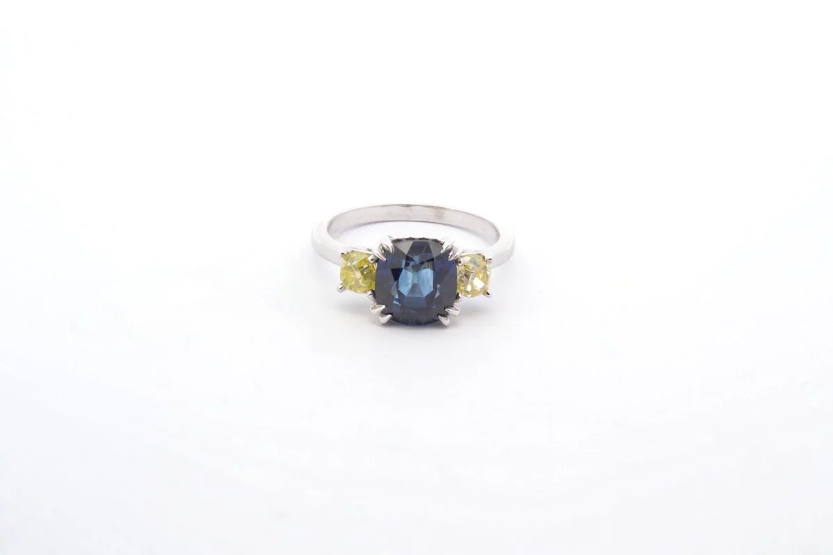 Bague saphir et diamants jaunes en platine - Image 4