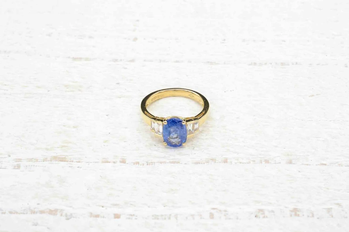 Bague saphir ovale et baguettes en or jaune - Image 3