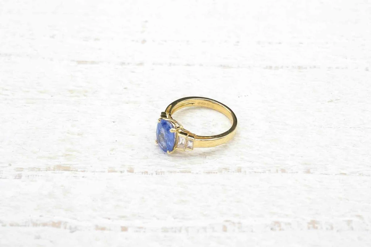 Bague saphir ovale et baguettes en or jaune - Image 4