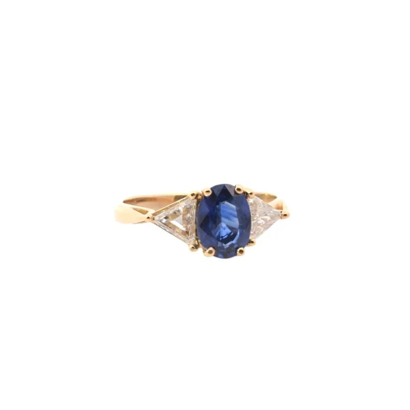 Bague en or jaune, saphir bleu et diamants - Image 2
