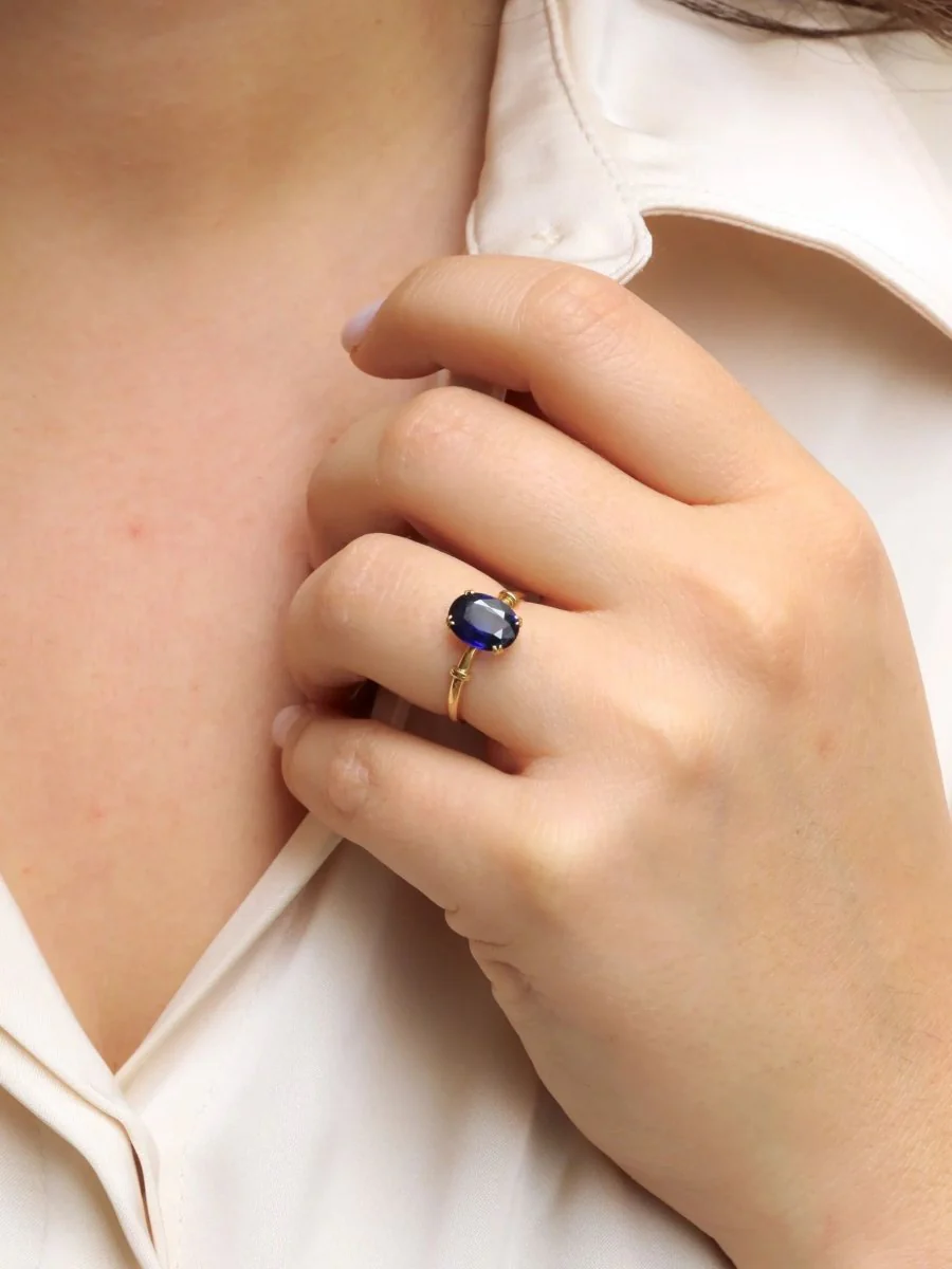 Bague Solitaire en or jaune et saphir - Image 2