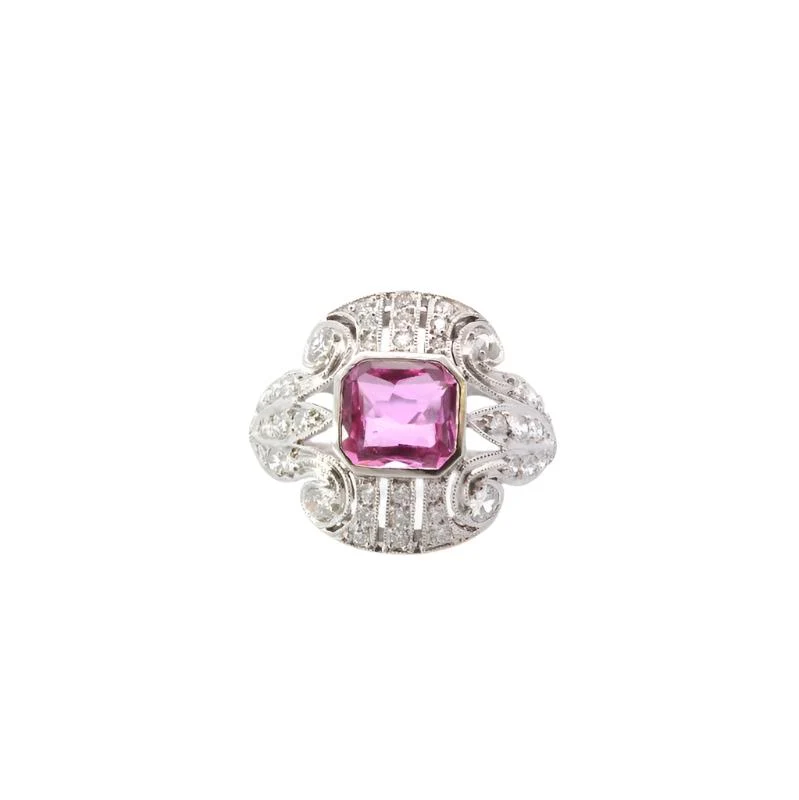 Bague en platine, saphir rose et diamants