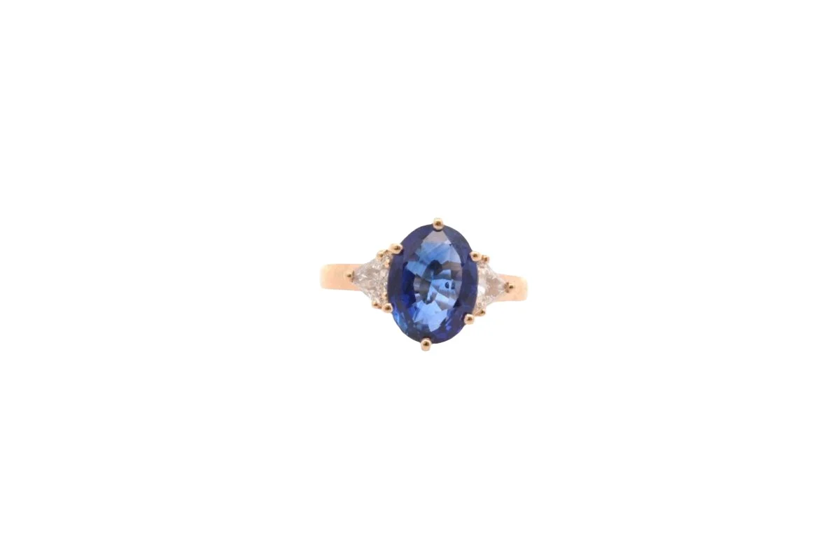 Bague en or jaune, saphir et diamants