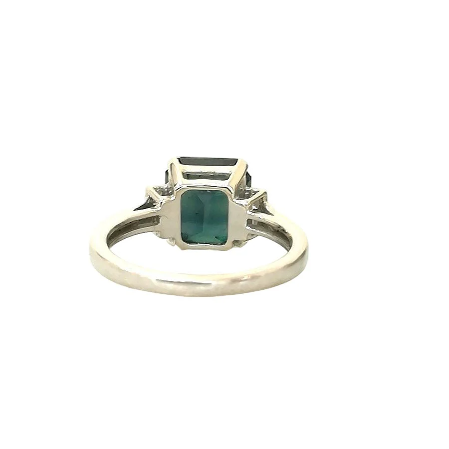 Bague Solitaire en or blanc, saphir, et diamants - Image 4
