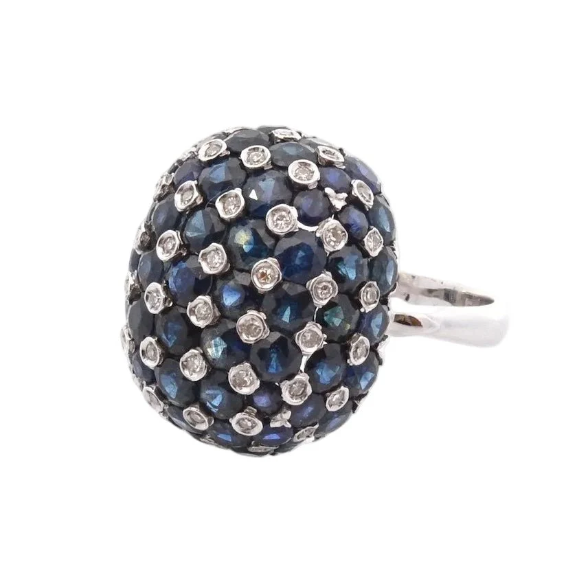 Bague Dôme en or blanc, saphirs et diamants - Image 2