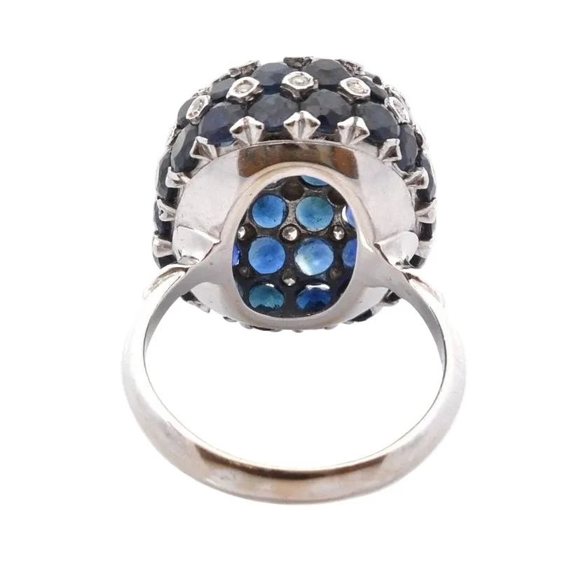 Bague Dôme en or blanc, saphirs et diamants - Image 3