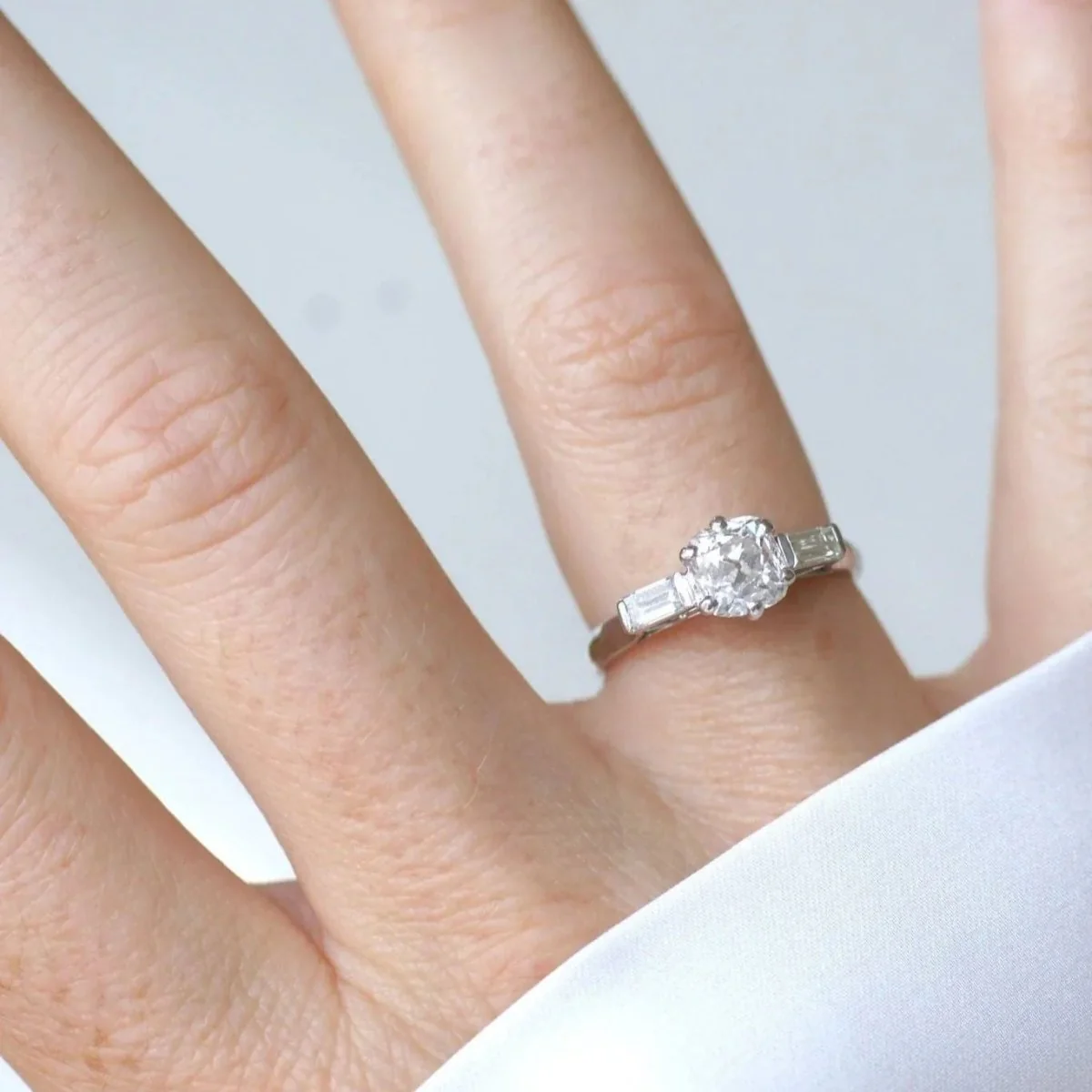 Bague Solitaire en platine et diamants - Image 2