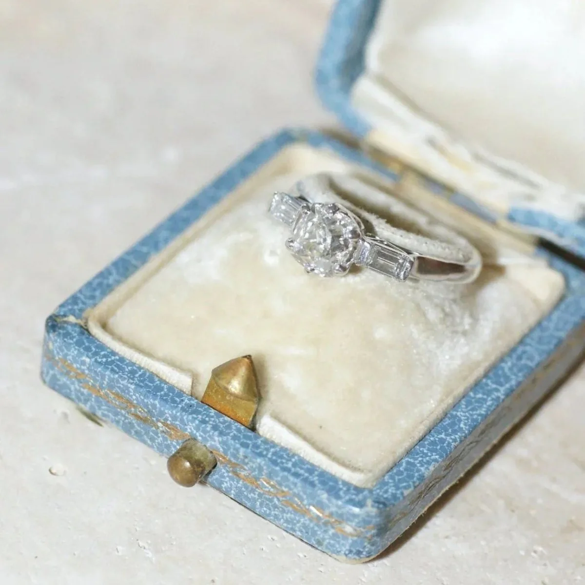Bague Solitaire en platine et diamants - Image 8