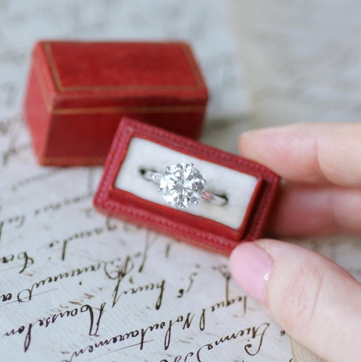 Bague Solitaire en or blanc et diamant - Image 10