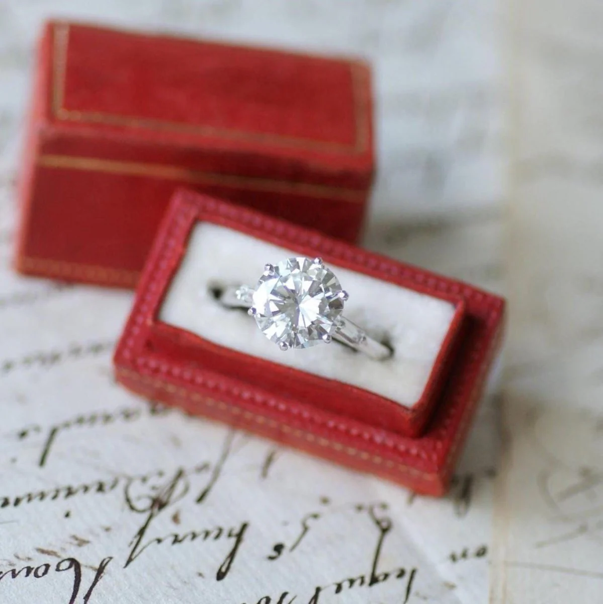 Bague Solitaire en or blanc et diamant - Image 6
