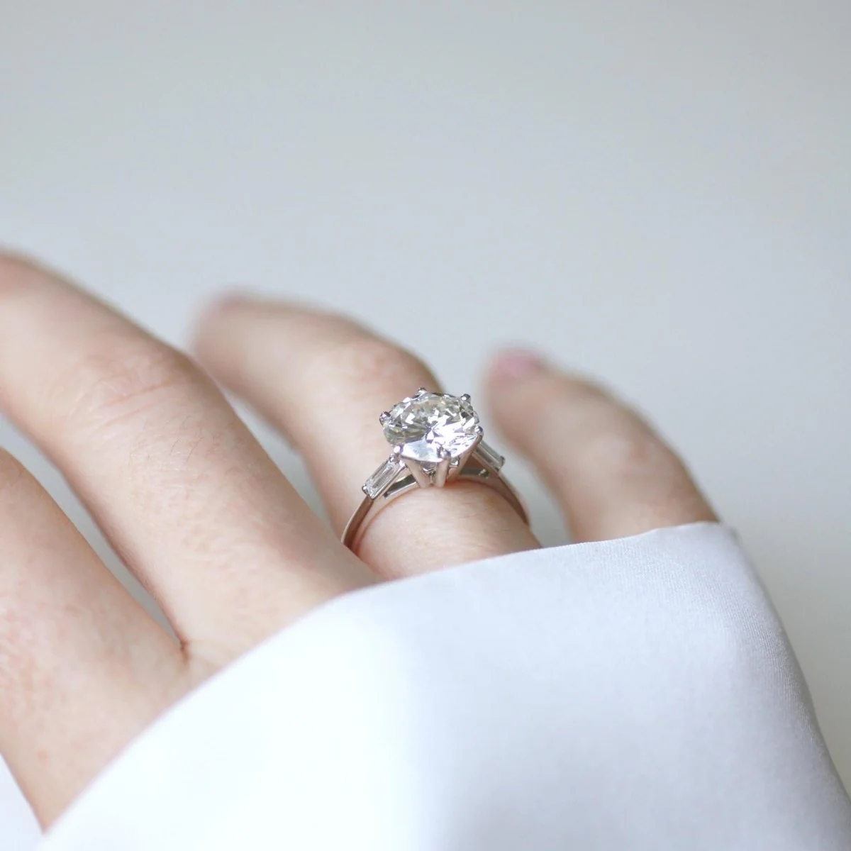 Bague Solitaire en or blanc et diamant - Image 8