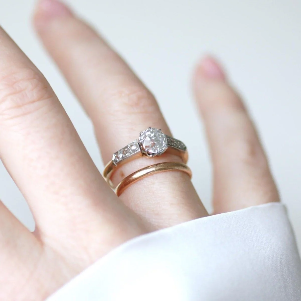 Bague Solitaire en or rose, platine et diamants - Image 2
