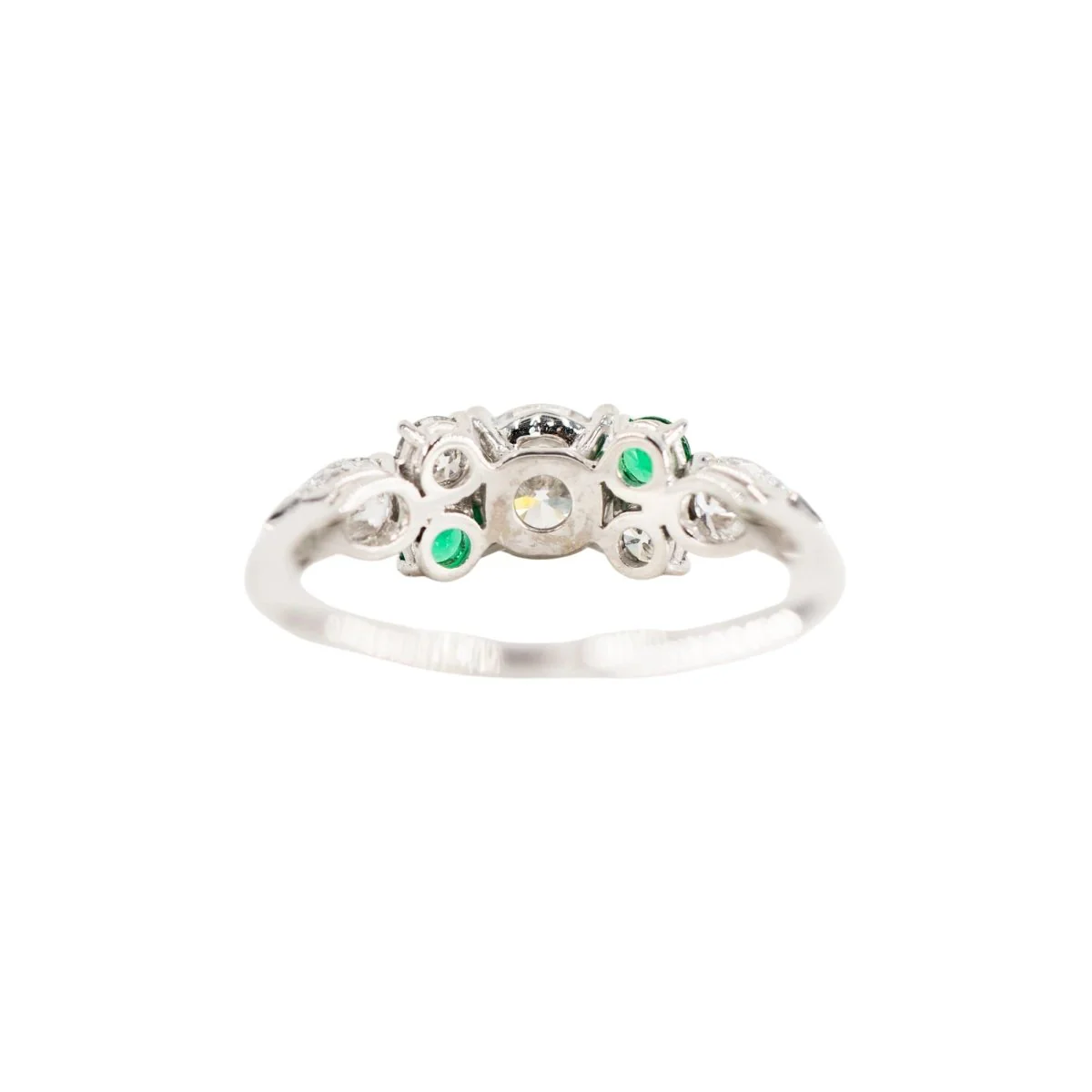 Bague Entourage en or blanc, émeraudes et diamants - Image 4