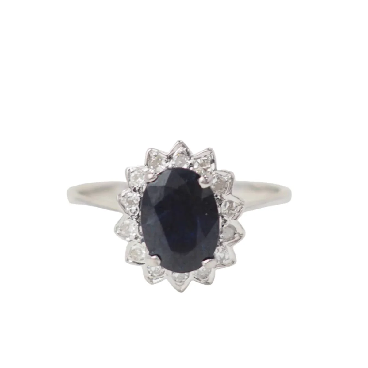 Bague marguerite en or blanc, diamants et saphir ovale