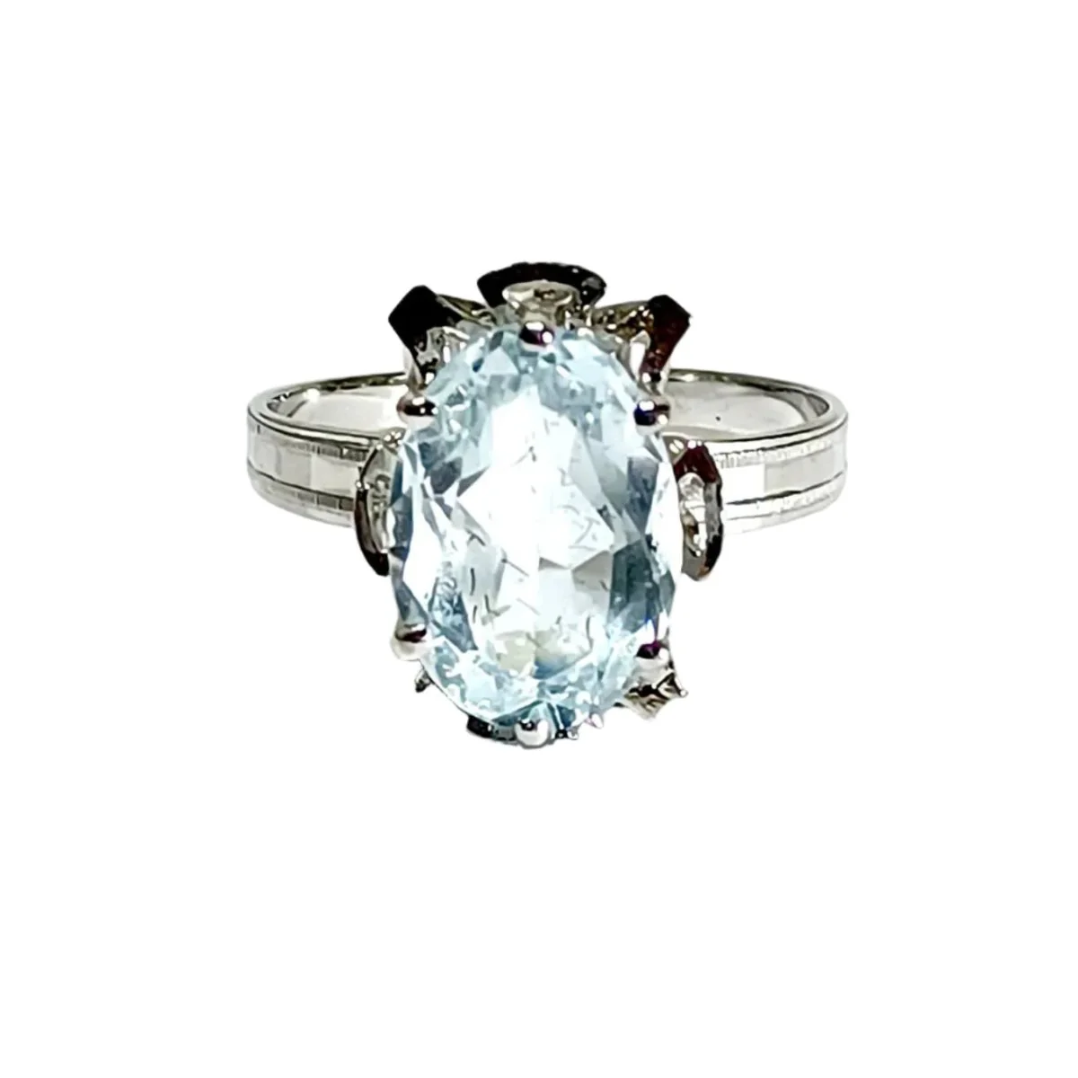 Bague Solitaire en or blanc et aigue-marine