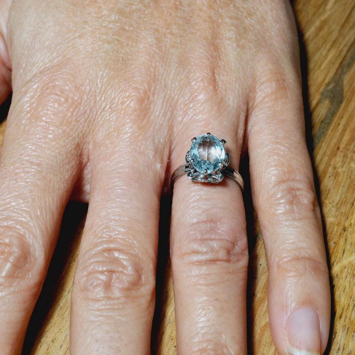 Bague Solitaire en or blanc et aigue-marine - Image 2