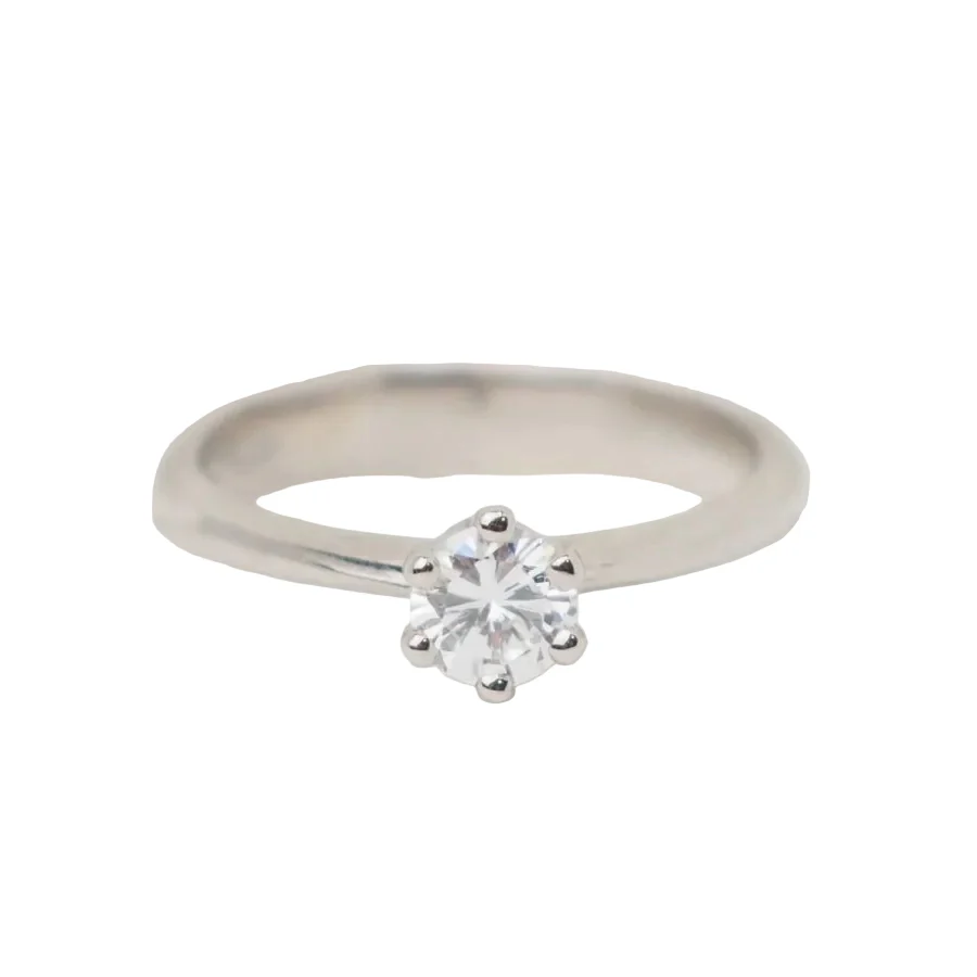 Bague Solitaire en or blanc et diamant