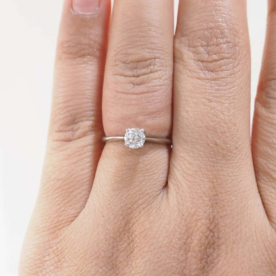 Bague Solitaire en or blanc et diamant - Image 2