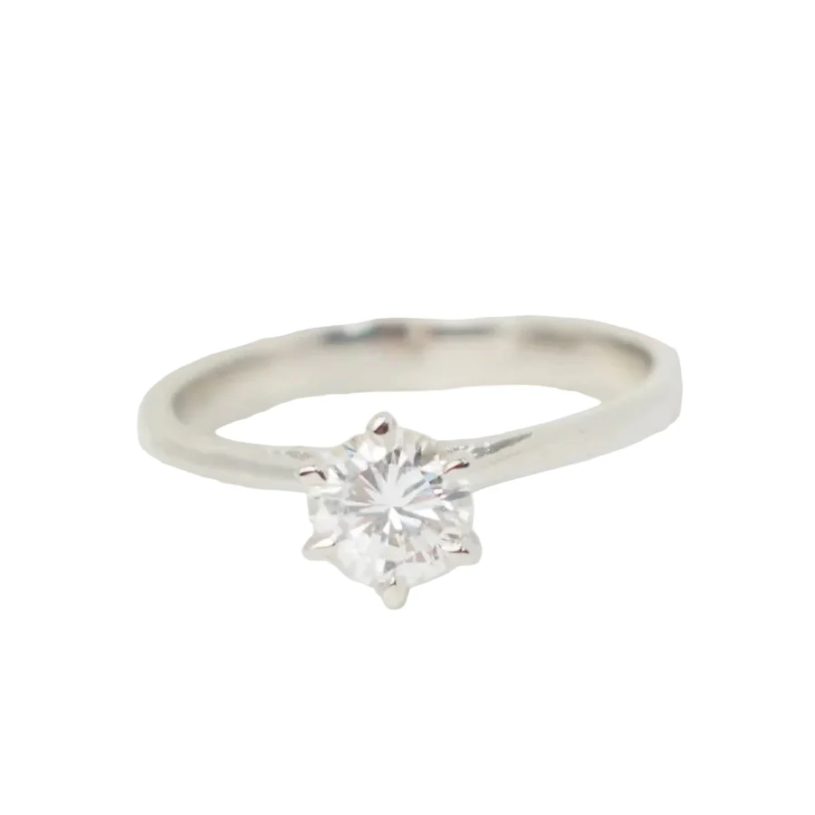 Bague Solitaire en or blanc et diamant