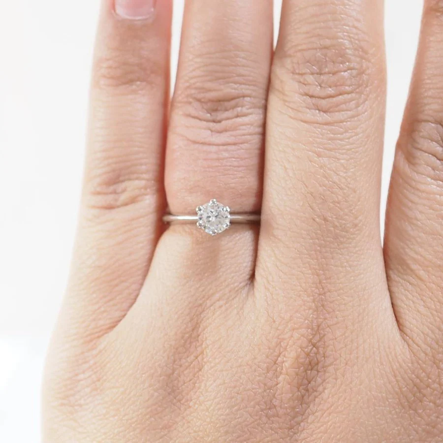 Bague Solitaire en or blanc et diamant - Image 2