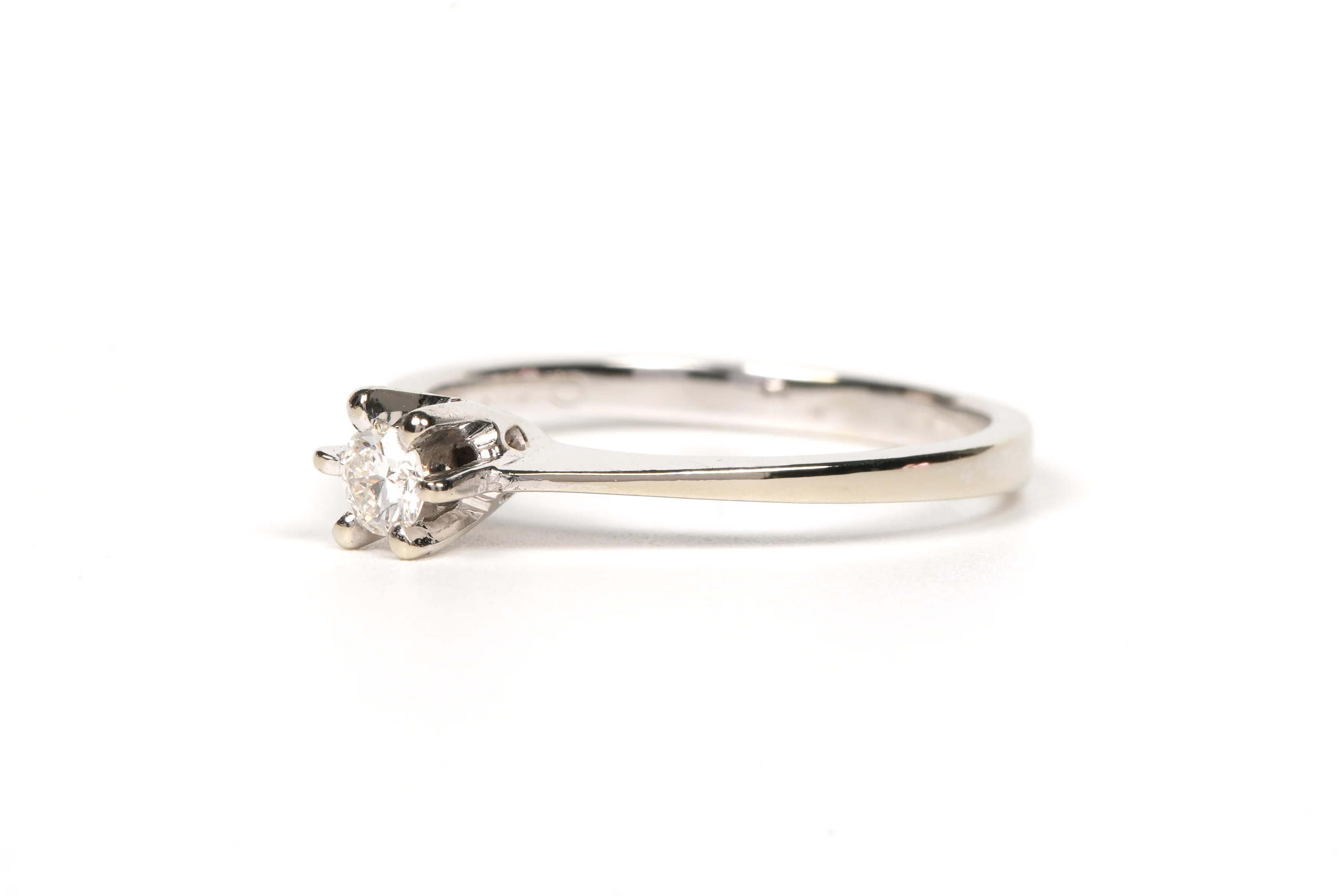 Bague Solitaire en or blanc et diamant - Image 2
